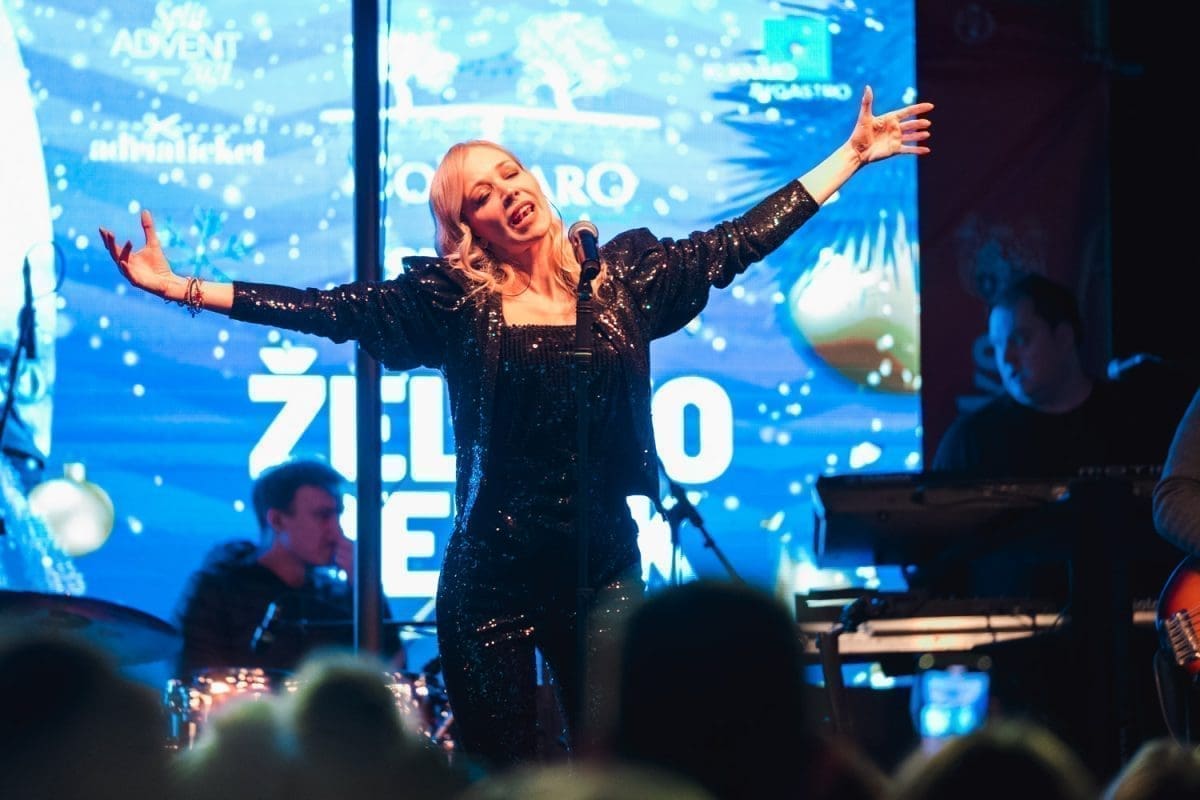KONCERTNI SPEKTAKL Jelena Rozga rasplesala i zabavila Splićane na bedemu Cornaro