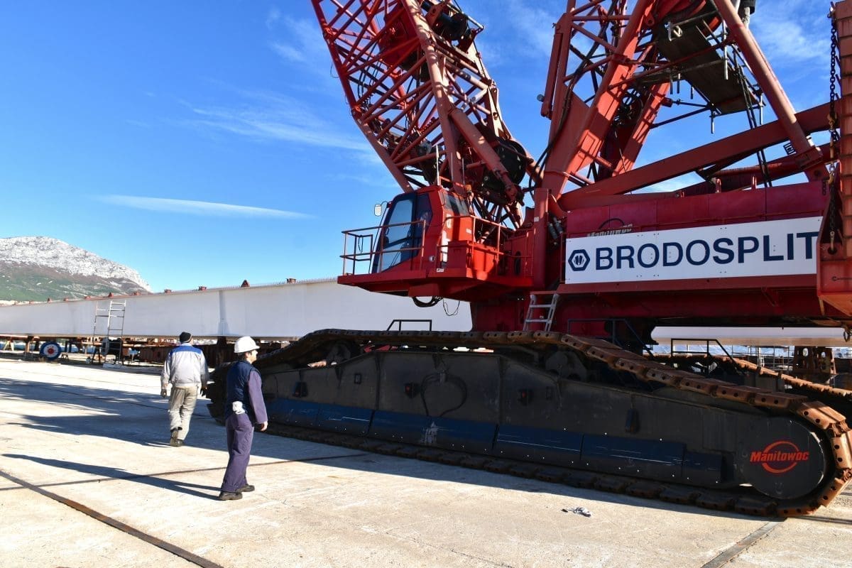 OGLASILI SE IZ BRODOSPLITA: "Potpuno su netočne tvrdnje da će pristupne ceste novog Pelješkog mosta kasniti zbog kašnjenja u isporuci segmenata iz Brodosplita"