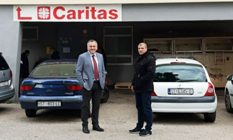 BOŽIĆNA HUMANITARNA AKCIJA DOMOVINSKOG POKRETA Caritasu i Udruzi MoSt predali vrijednu donaciju