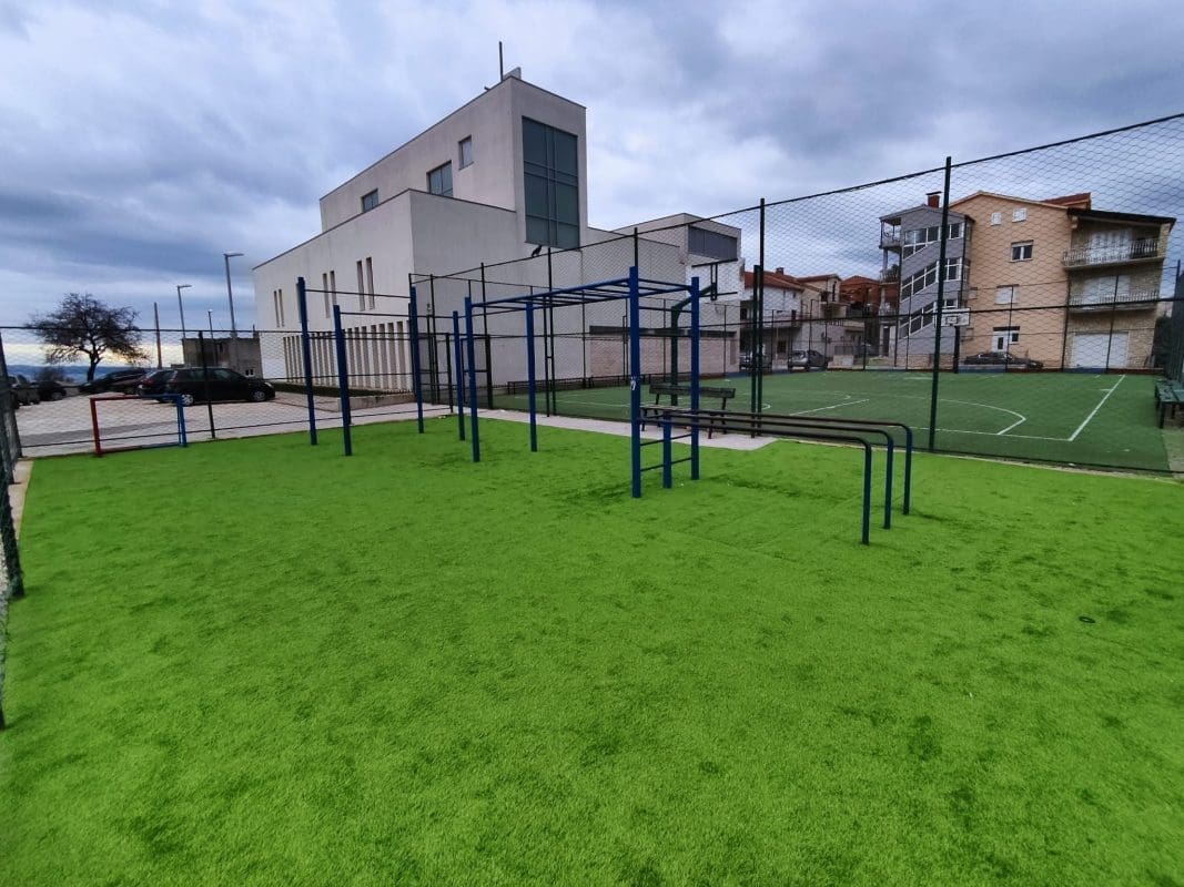 LIJEPO IZGLEDA Gradski kotar Sućidar oplemenio street workout park