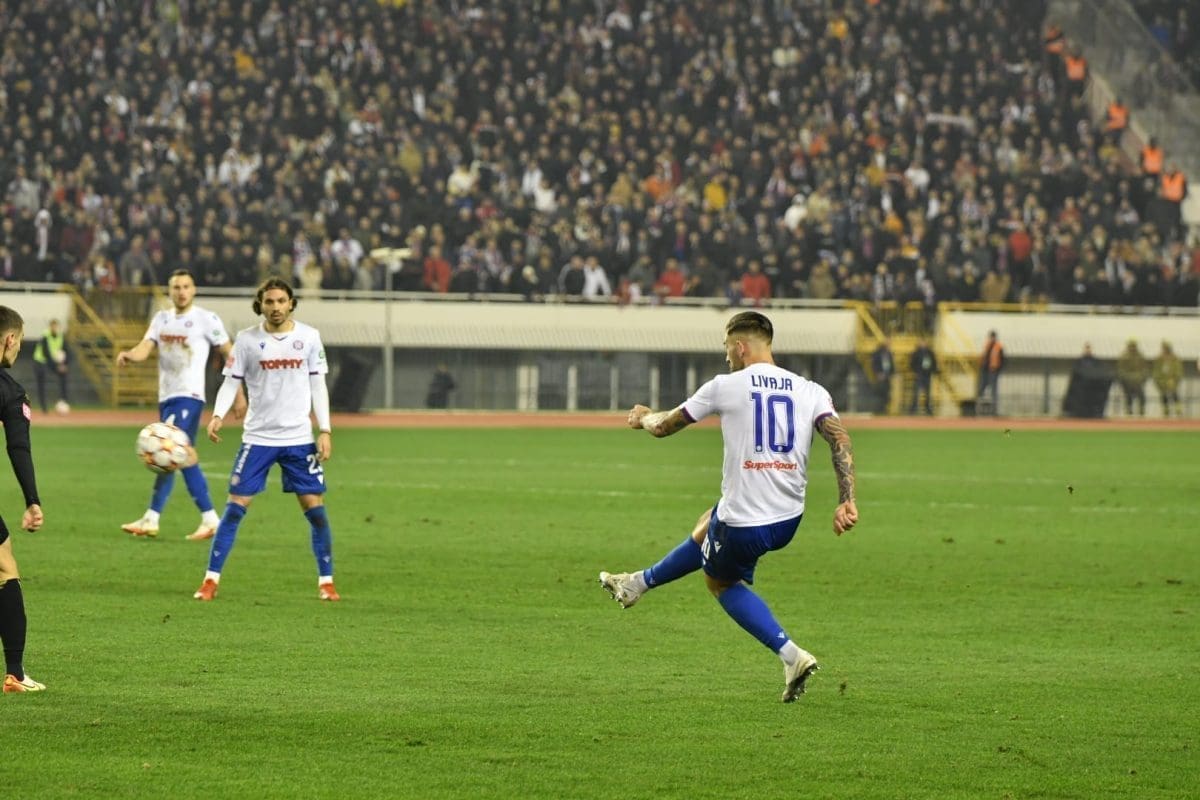 Livaja je odlično primio loptu i snažno opalio. Pogledajte najbolju priliku Hajduka