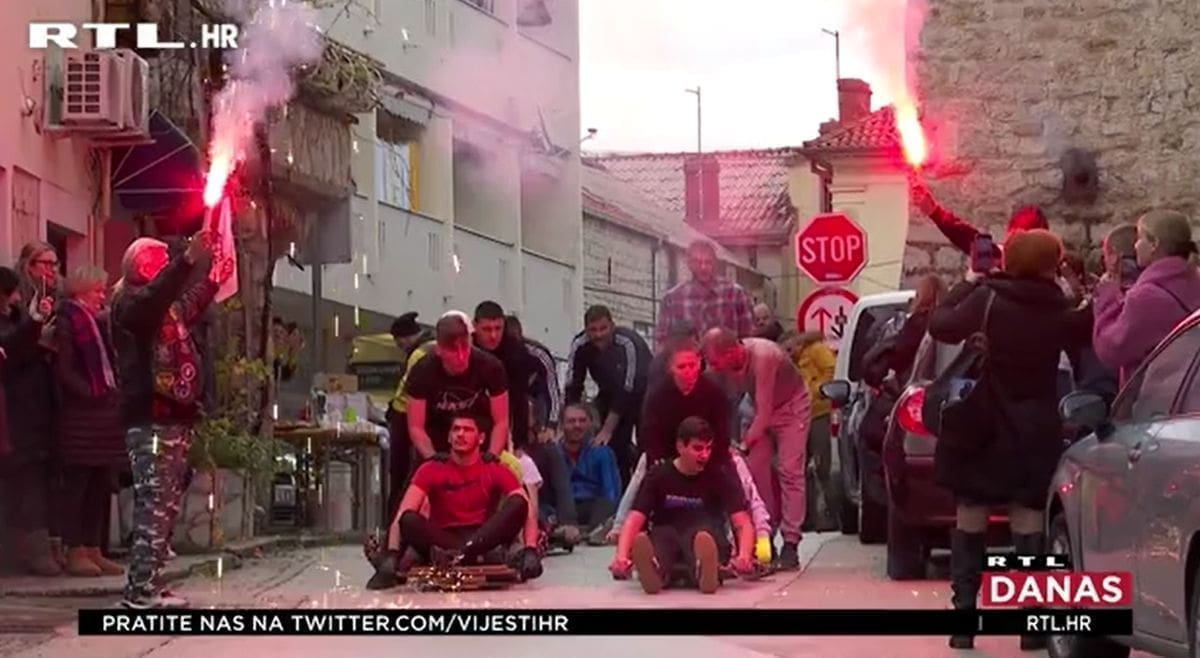 U Kaštel Sućurcu održana utrka kareta, pobjednik dobiva 40 kila novca. Pravog! Naravno da postoji kvaka