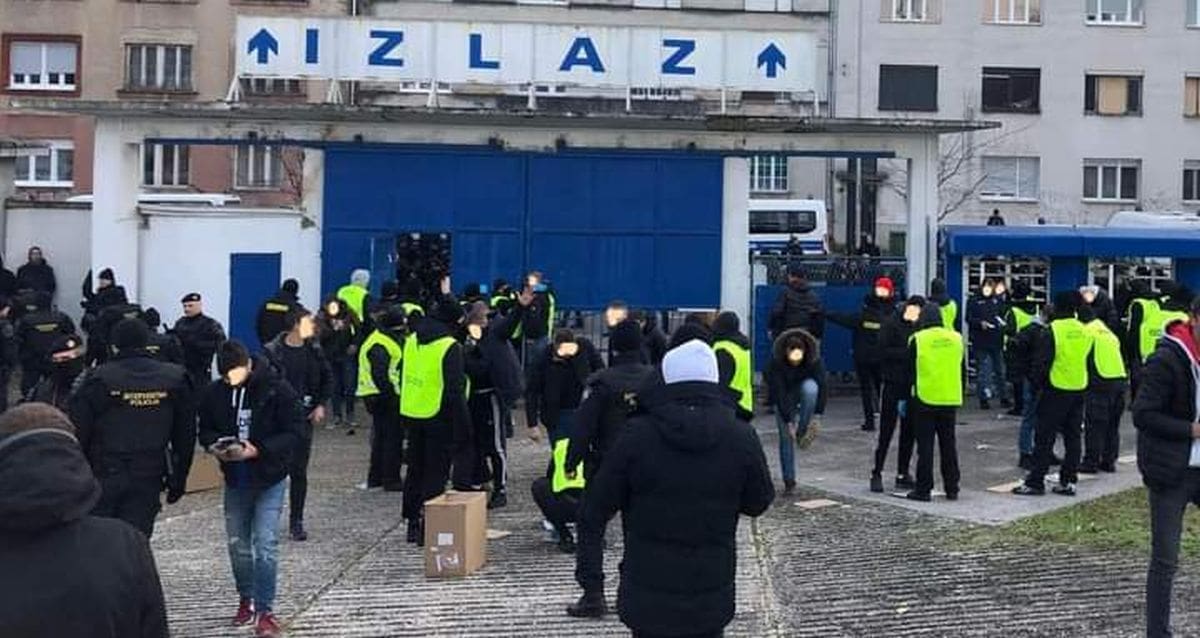 Navijači koji su došli gledati Hajduk ostali u šoku. Na tribine se ulazilo do 55. minute utakmice