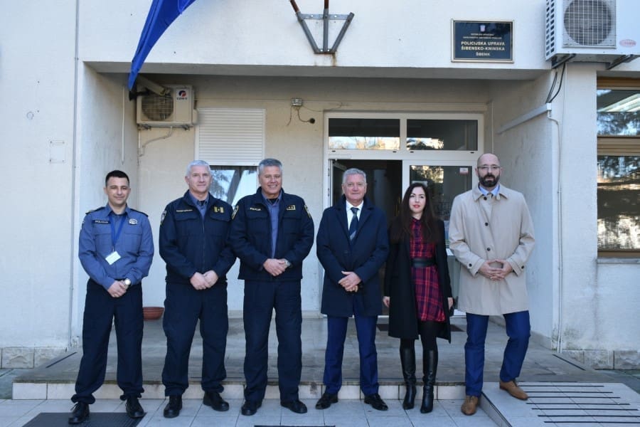 Ususret novogodišnjoj noći, zamjenica župana i gradonačelnik Šibenika obišli hitne i dežurne službe