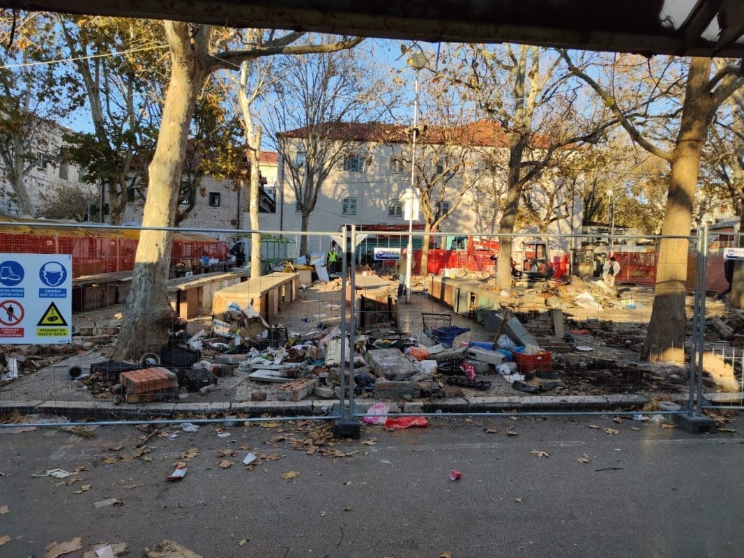 PRODAVAČI S PAZARA SU OČAJNI: "Da nije možda bitna i naša nacionalnost, želite li reći da možda za nas nema više mjesta? Samo zato sta neki ljudi nisu vaša politička pripadnost"