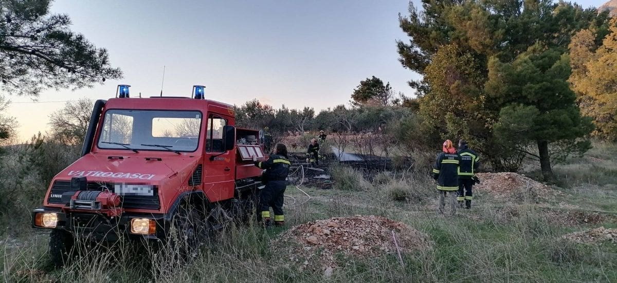 Požar u blizini Omiša. Uzrok pirotehnika?