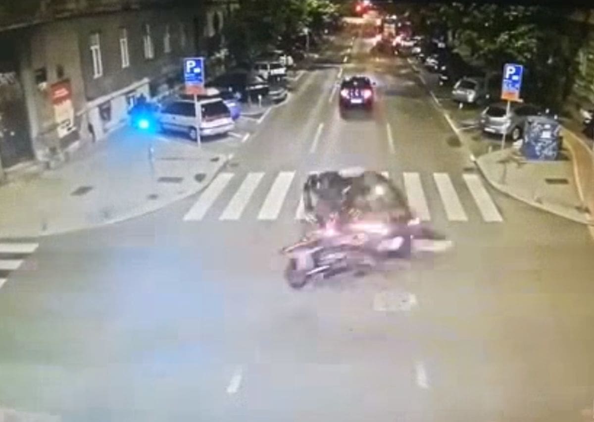 UZNEMIRUJUĆE Pogledajte stravičan sudar automobila i motocikla u centru Zagreba