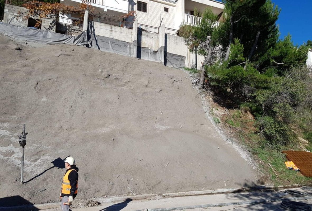 U tijeku su radovi uz županijsku cestu Solin - Klis