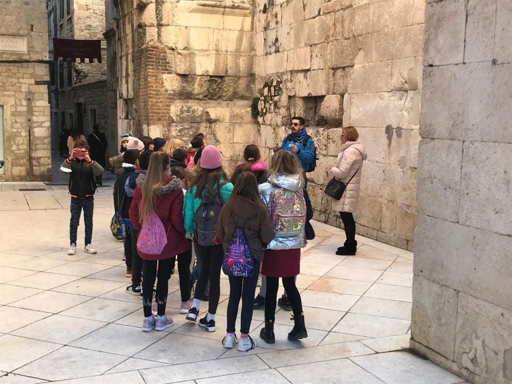 ĐIR SPLITOM Krenula su besplatna, stručna i zanimljiva vođenja gradom za školarce: "Velika nam je radost bila ugostiti djecu"