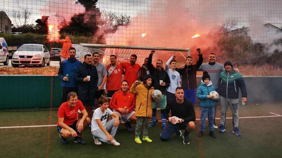 PRAVI SPEKTAKL Tradicionalno okupljanje Sućidrana i prijatelja na Badnjak