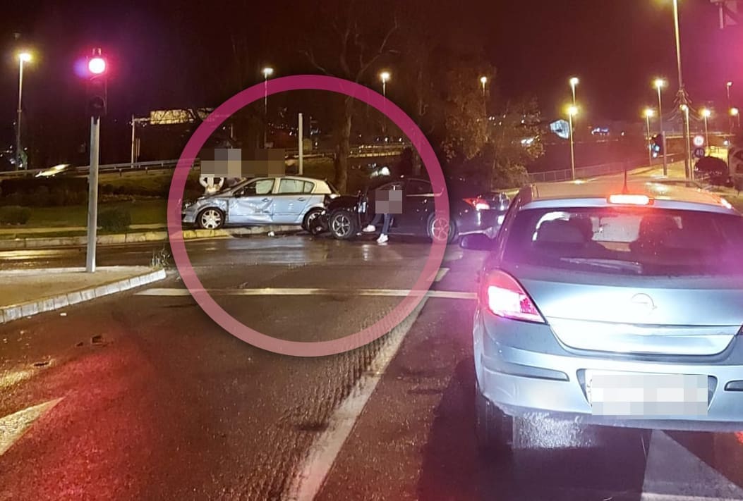 VOZAČI, OPREZ! Sudar u Solinu kod skretanja za Vranjic: Jedno vozilo završilo izvan kolnika