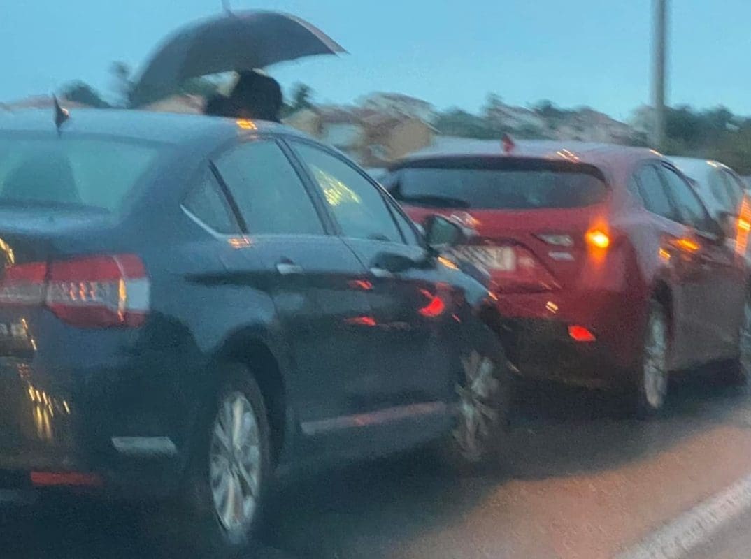 JUTARNJI PROBLEMI U PROMETU Lančani sudar na Sirobuji, gužva do Strožanca