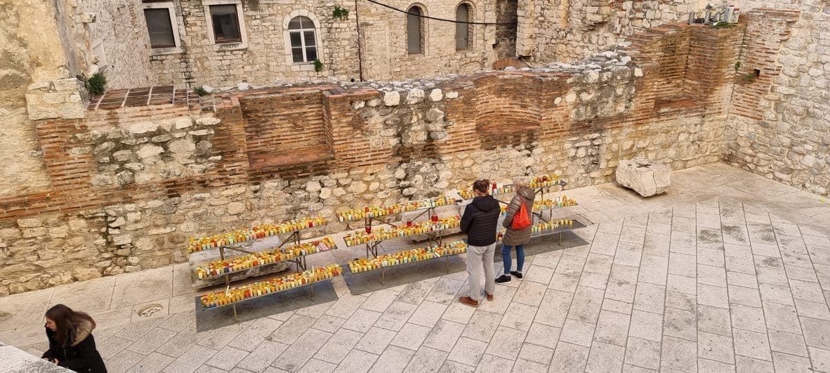 SPLIT SLAVI BLAGDAN SVETE LUCE Pogledajte kako se štuje jedna od posljednjih žrtava progona cara Dioklecijana