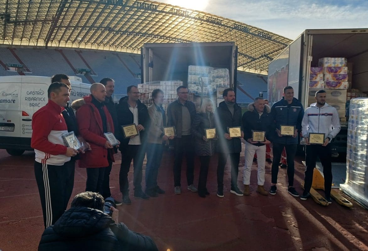 LIJEPA TRADICIJA SE NASTAVILA Sportaši i sportski novinari u humanitarnoj akciji za beskućnike: "Puna su dva kamiona Tommija. Ma savršeno. Mislim da je rekordna donacija"