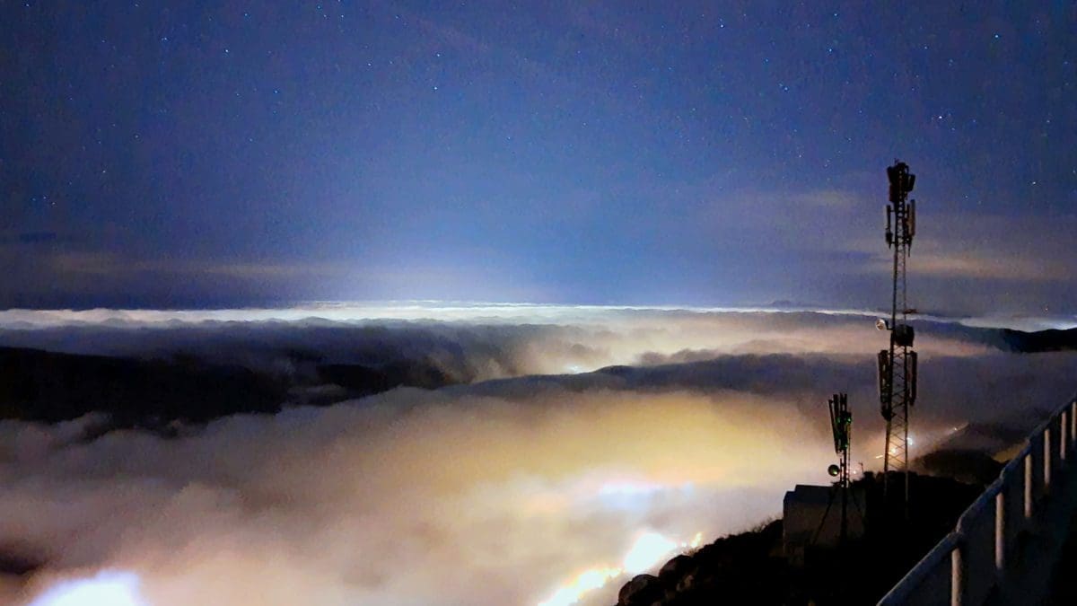 Nestvarni prizori snimljeni sa Zvjezdanog sela Mosor: "Prišla je s mora i jednostavno progutala Split"