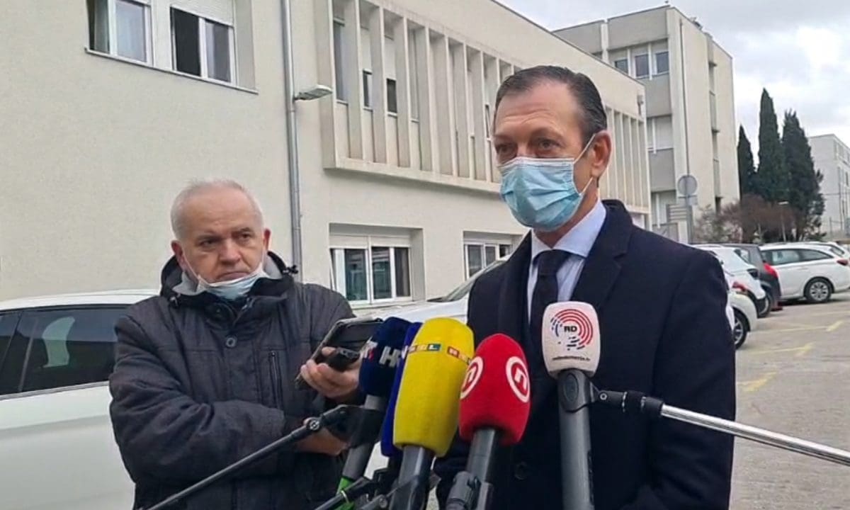 RAVNATELJ KBC-A SPLIT "Ogroman je broj hospitaliziranih. Mi govorimo o brojkama, a ne govorimo da se iza svakog broja krije jedna životna sudbina"