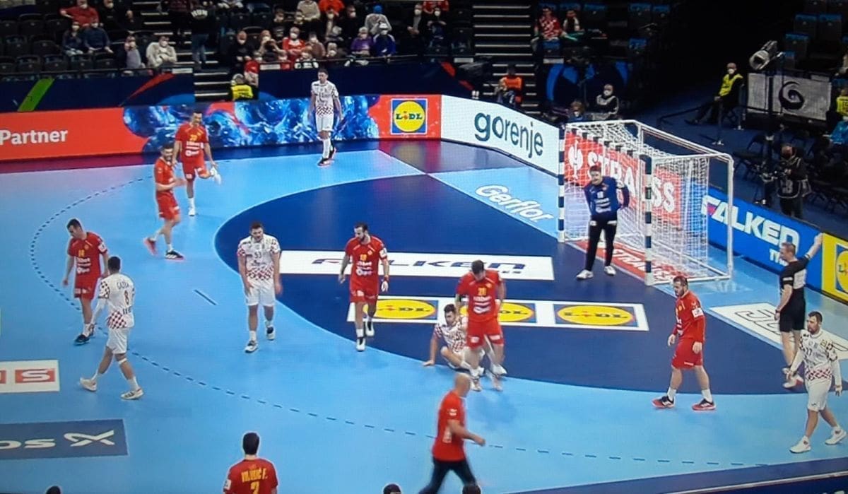 HRVATSKA - CRNA GORA Naši rukometaši u velikim problemima na kraju prvog poluvremena