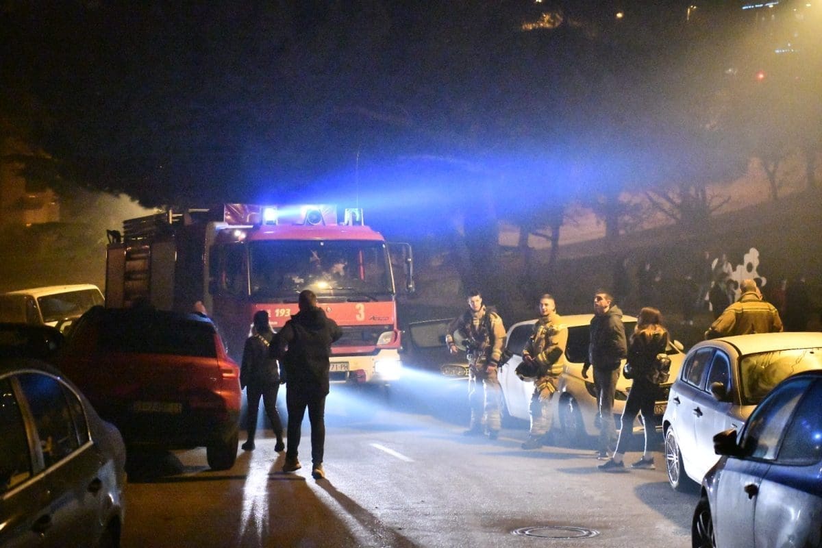 SPLITSKI VATROGASCI IMALI PUNE RUKE POSLA Gasili više kontejnera, a planulo je i na balkonu stana na Mertojaku