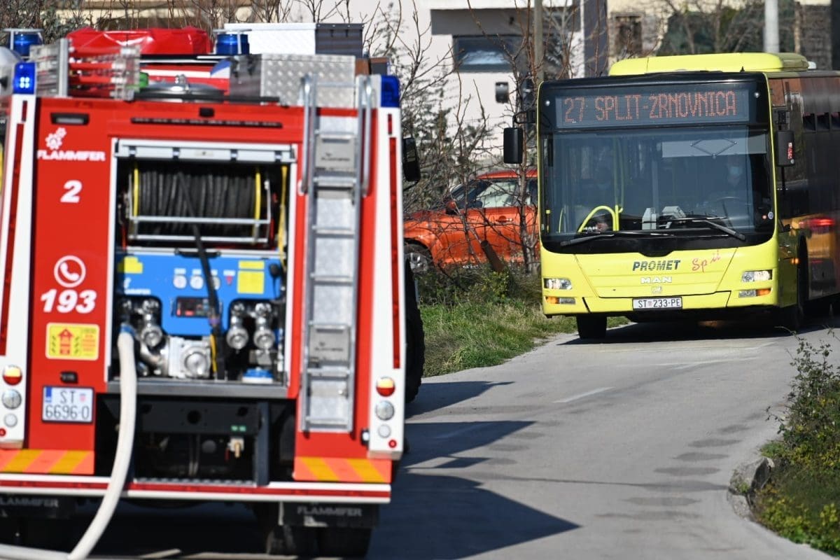 SIRENE NA ISTOKU SPLITA Gori objekt, na intervenciju pohitalo šest vatrogasaca