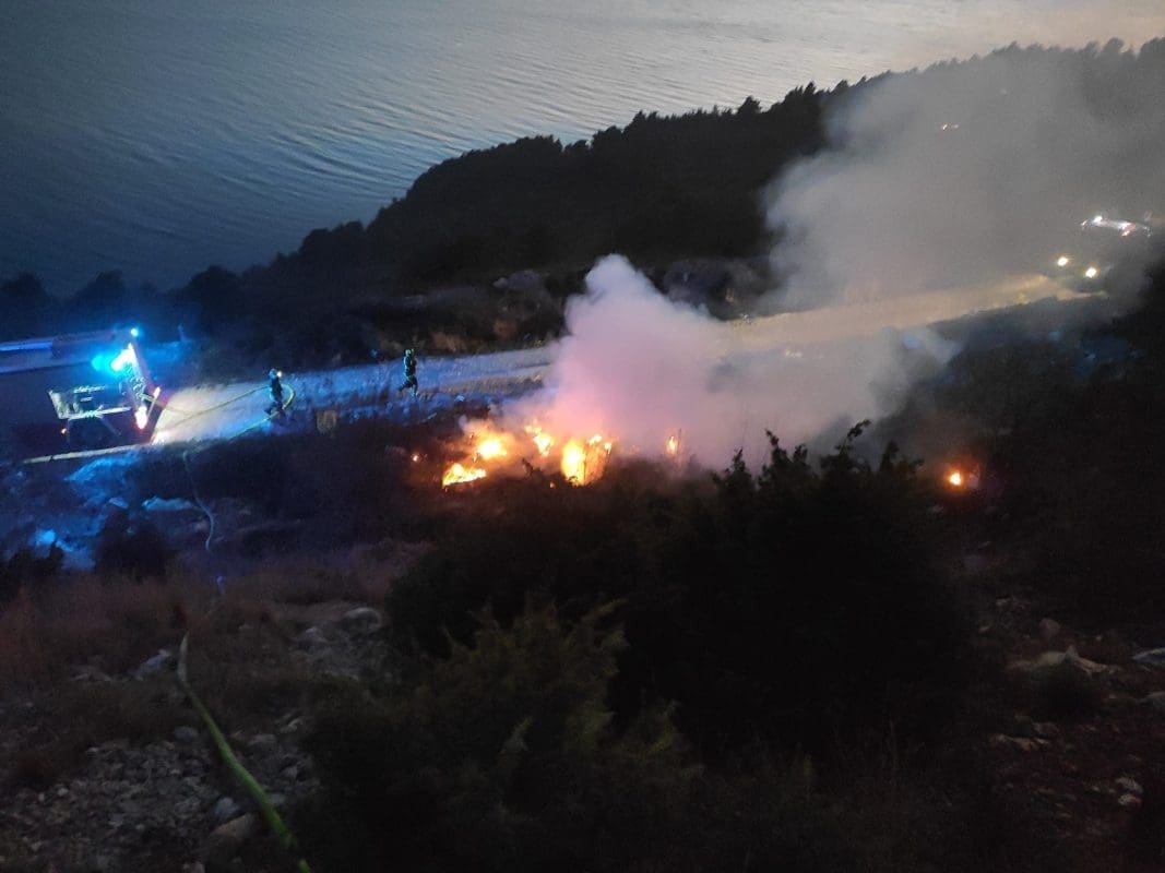 GORJELO U ŽIVOGOŠĆU "U pomoć smo zvali i vatrogace iz Baške Vode i Makarske"