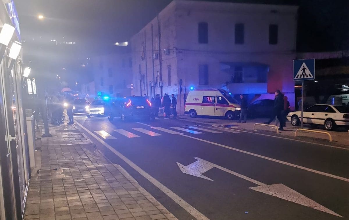 TEŽA PROMETNA NA MAGISTRALI U DUGOM RATU Auto oborio pješaka, hitno prebačen u splitsku bolnicu