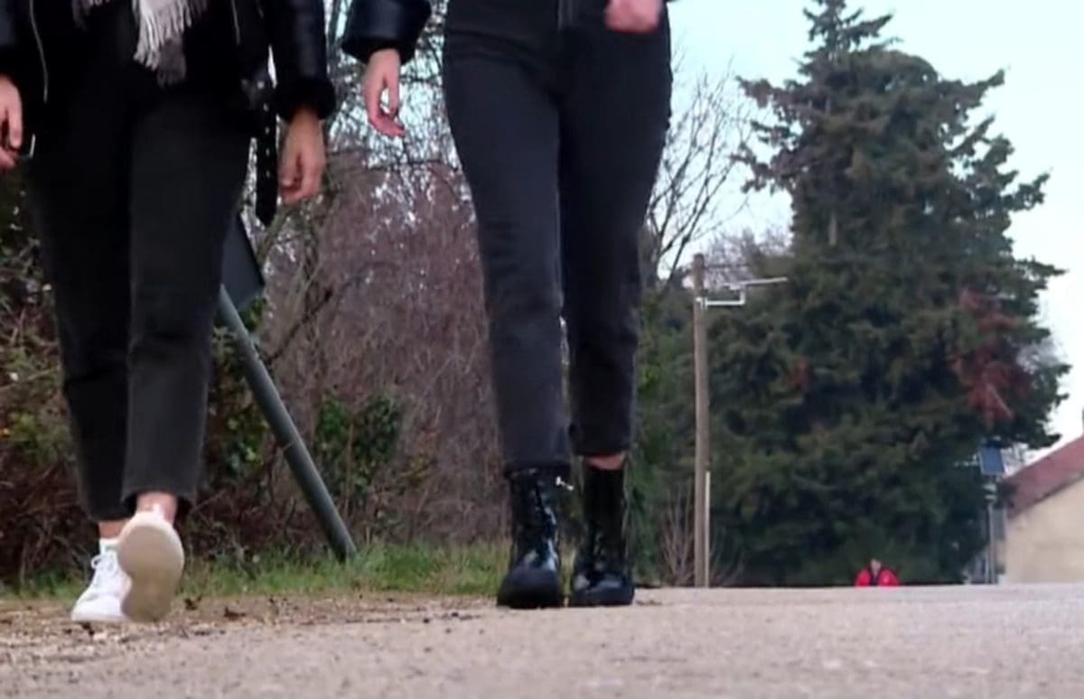 "DOĐEMO MOKRI I BLATNJAVI" Učenici iz ovog mjesta pješače do škole i do 4 kilometra!