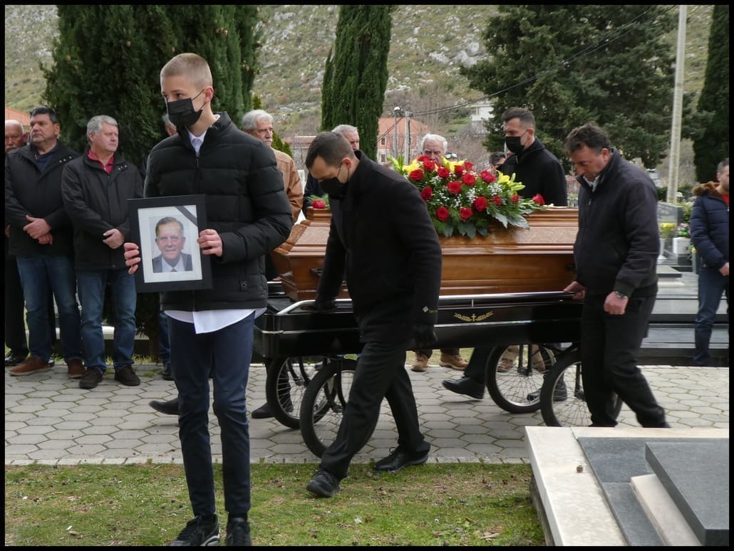 Stotine na posljednjem ispraćaju Vjekoslava Mihanovića u Žrnovnici