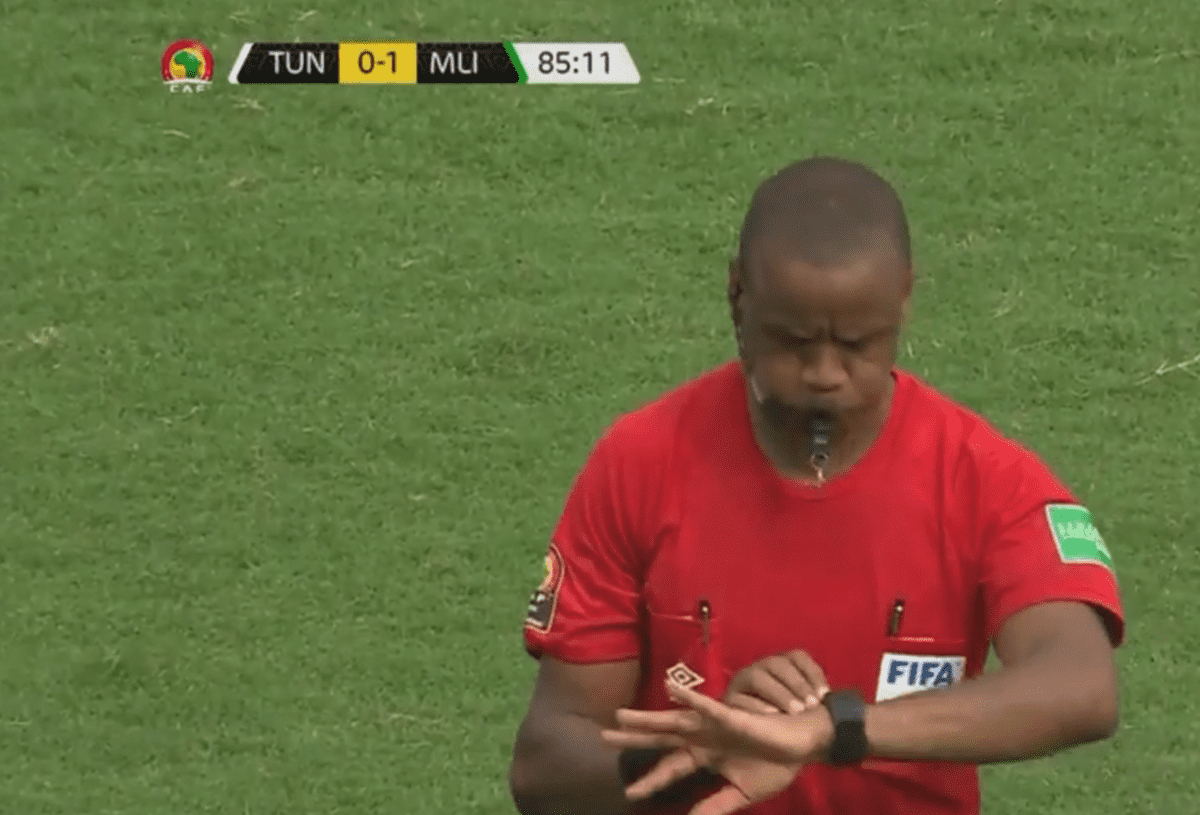 Sudac dva puta svirao kraj utakmice prije 90. minute: "Ovako nešto nikada nisam vidio"