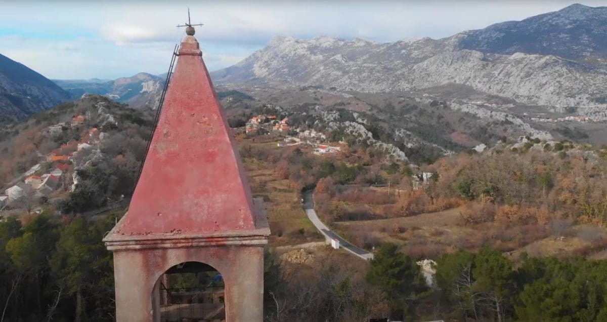 BISERI OMIŠKOG ZALEĐA Znate li gdje su Svinišće i Podašpilje? Ne propustite sjajan novi Jukin video
