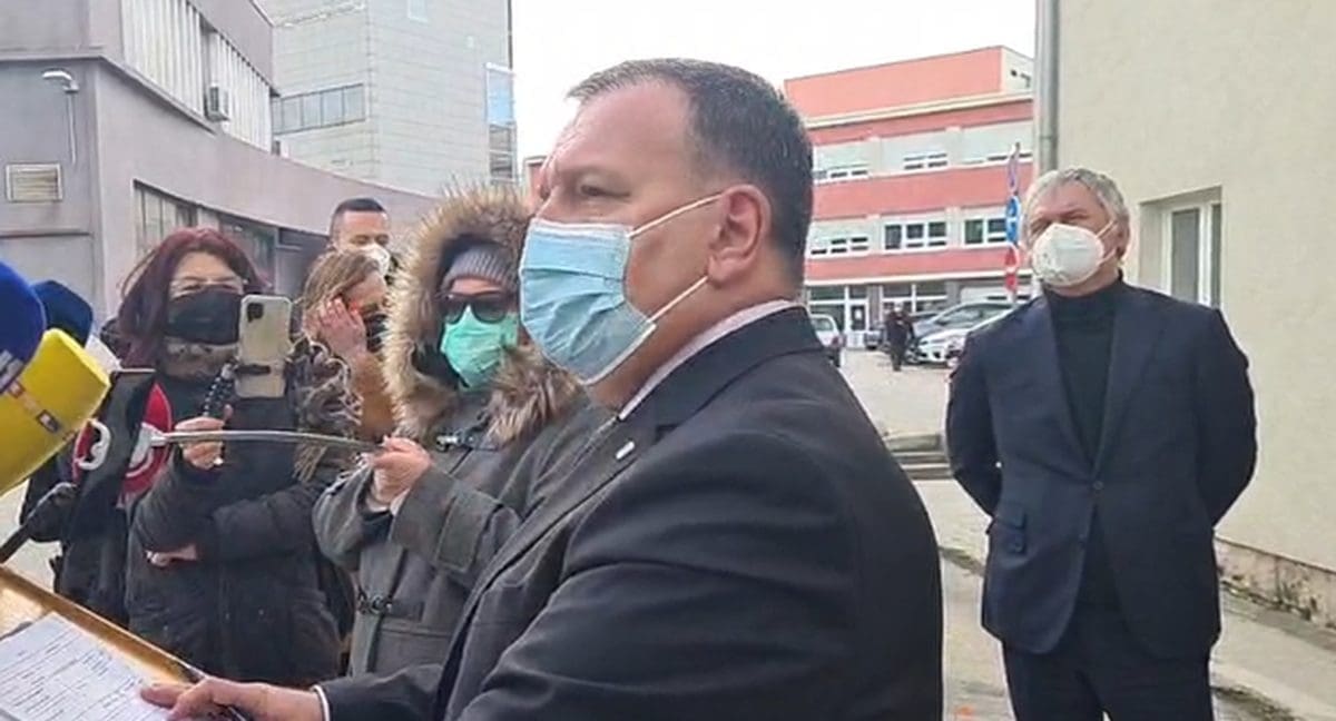 APEL MINISTRA IZ SPLITA Beroš zabrinut: "Mlađi ljudi nagovaraju starije da se ne cijepe. Svi ćemo doći u kontakt s virusom i oboljet ćemo. Cijepite se!"