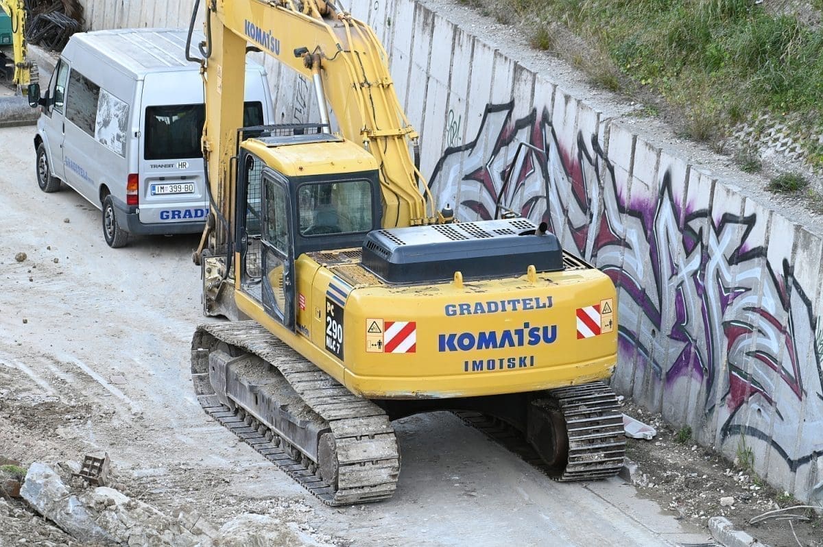 Splitski HDZ-ovac: "Jedini bageri koje vidimo na području šireg splitskog područja su plod rada Vlade RH"