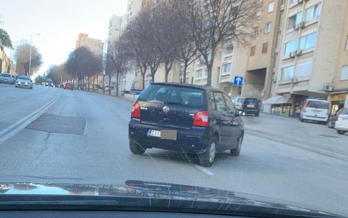ČUDAN PRIZOR U SPLITU Vozače je zbunio automobil u kojem nema nikoga: "Kako se zaustavio na nizbrdici?"