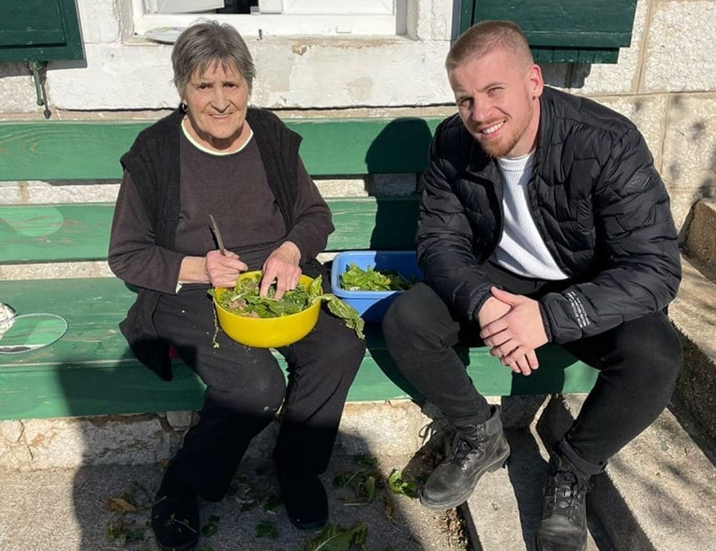 TISUĆE REAKCIJA NAKON OBJAVE Poznata baka Zora iz Dugopolja pobijedila covid, njezin unuk Goran nam otkrio: "Bila je u bolnici, reakcije ljudi su nas oduševile..."