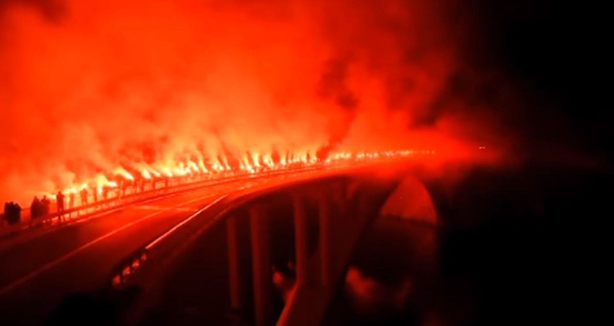 SPEKLTAKL NA PAŠKOM MOSTU Pogledajte bakljadu u čast 111. rođendana Hajduka