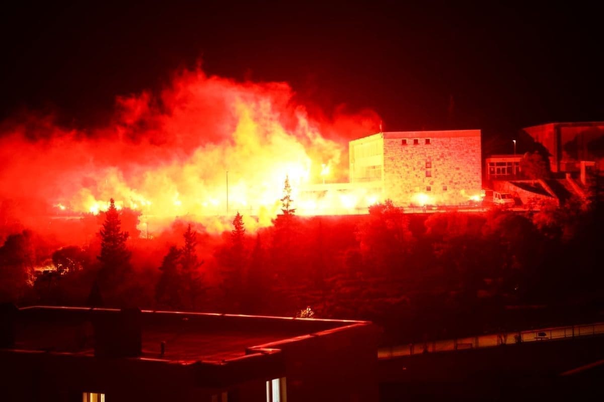 (FOTO) ROĐENDANSKA FEŠTA Velika bakljada u Pločama za 111. rođendan Hajduka