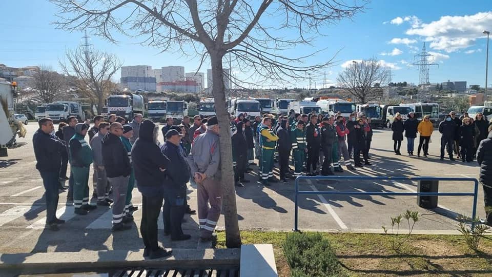 PULJAK S DJELATNICIMA ČISTOĆE "Zajedno s vama i građanima pokrećemo velike stvari zbog kojih ćemo svi biti ponosni"