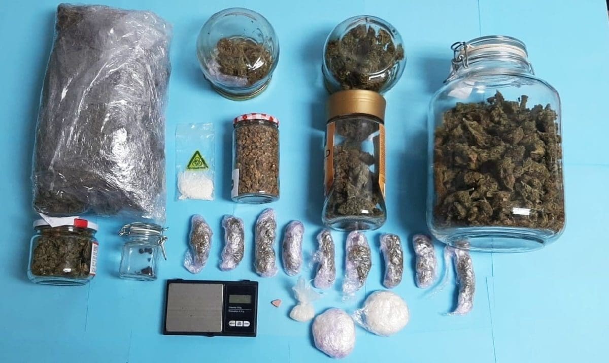 KAKAV "ULOV" "Pao" Makaranin s više od 1.1 kg konoplje, našli mu i speed, ecstasy, gljive...