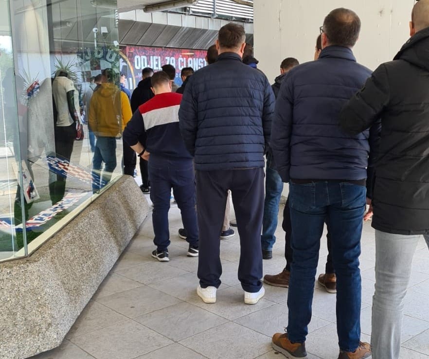 POČELA NAVALA NA KARTE HAJDUKA Ogromna gužva na prodajnim mjestima od jutra