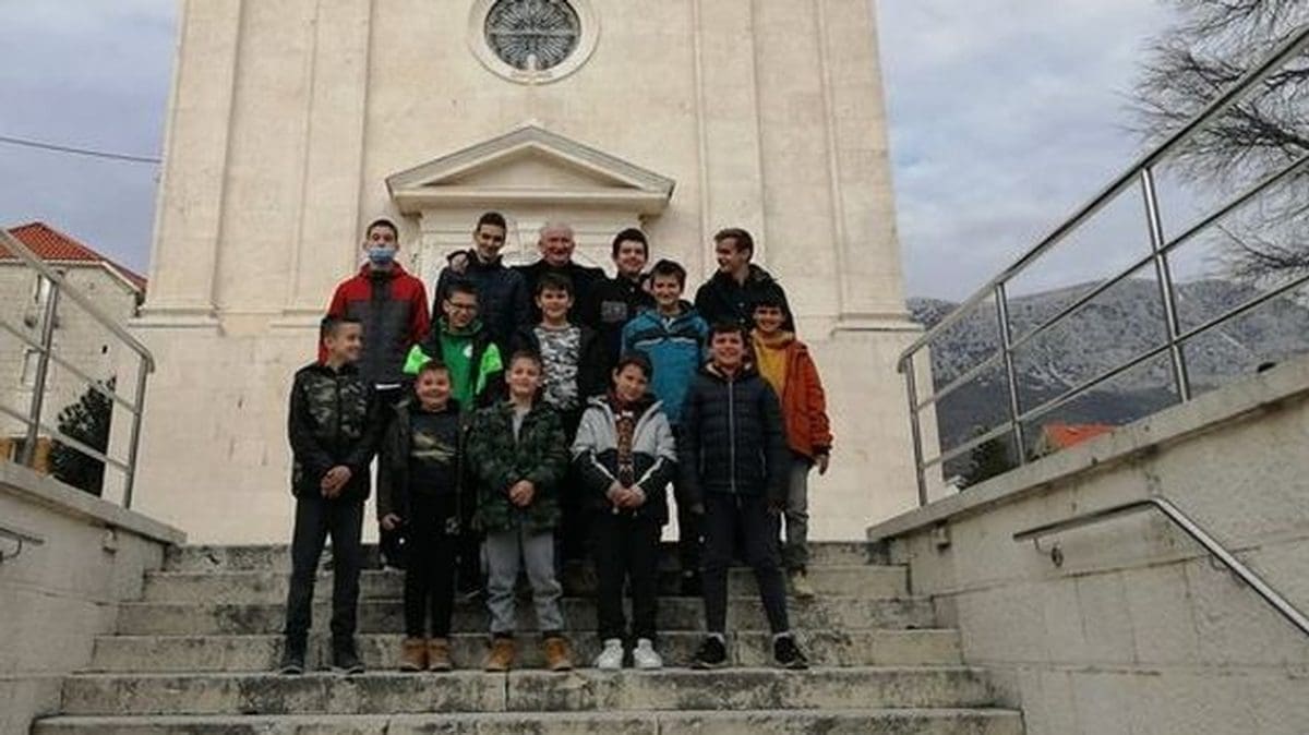 MLADI IZ KAŠTELA SU ODUŠEVILI Kambelovski ministranti pomogli potrebitima: "Iako je korona uzela maha, ove godine smo se odlučili malo joj i prkositi"