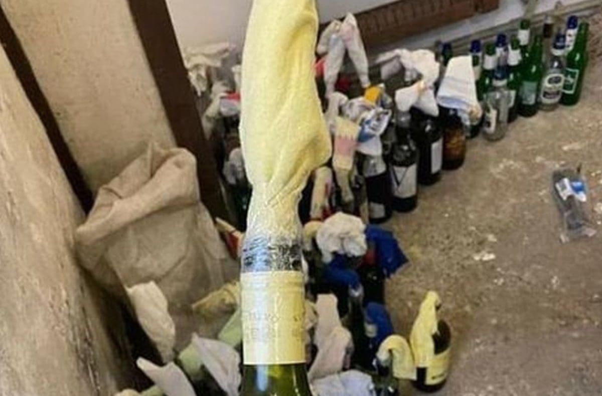 'ORUŽANA' POMOĆ IZ HRVATSKE Boca hrvatskog vina Ukrajincima služi za Molotovljev koktel