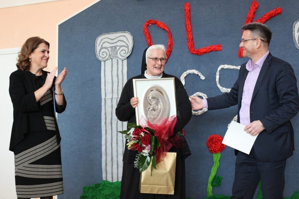 OŠ DON LOVRE KATIĆA SLAVI ROĐENDAN Ninčević: 'Dragi učenici, provedite svoje djetinjstvo igrajući se, učeći i koristeći sve potencijale'