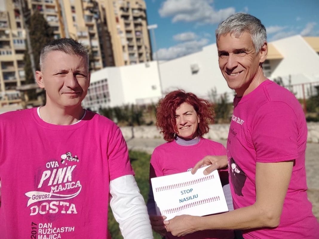 DAN RUŽIČASTIH MAJICA: "Ponašaj se pametno, reci NE vršnjačkom nasilju"