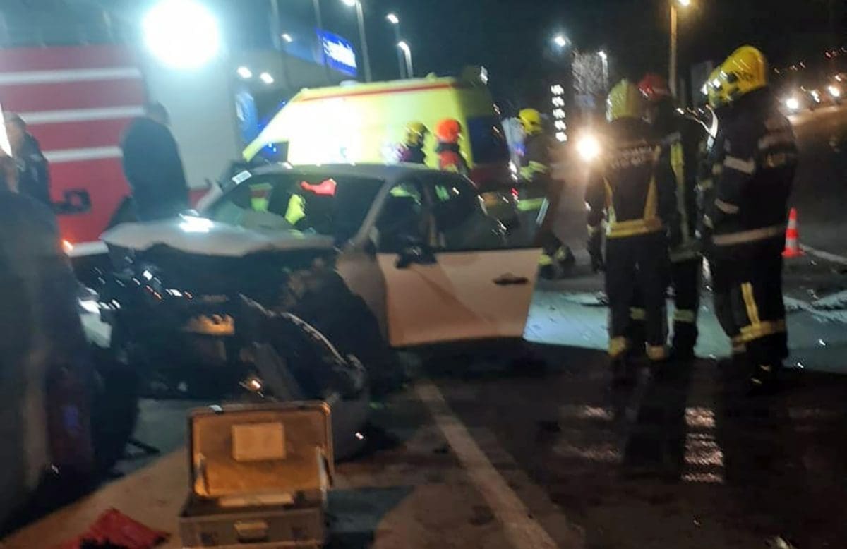 PROMETNA NA MAGISTRALI U DUGOM RATU Dojurili hitna pomoć i vatrogasci