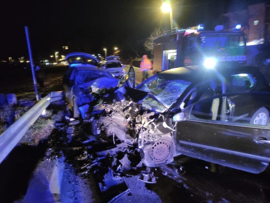 STRAVA U ZAGORI U teškoj prometnoj nesreći poginula jedna osoba, više osoba završilo u bolnici