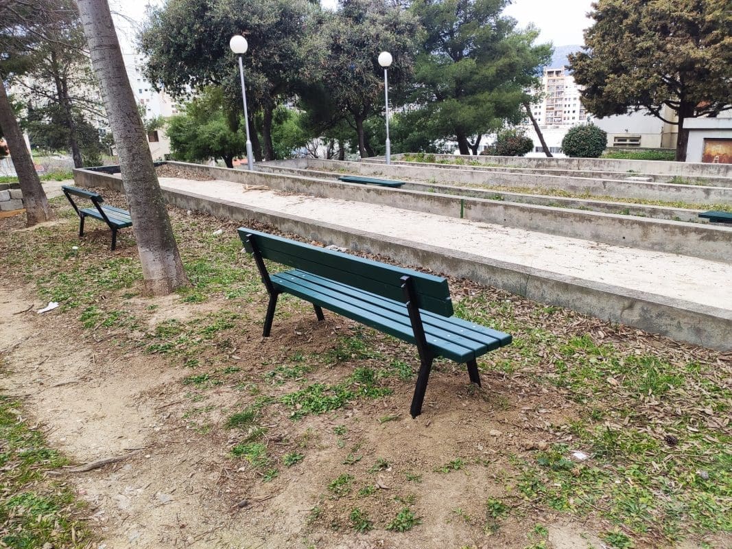 PUJANKE U NOVOM RUHU Postavljene klupice, pogledajte kako izgleda