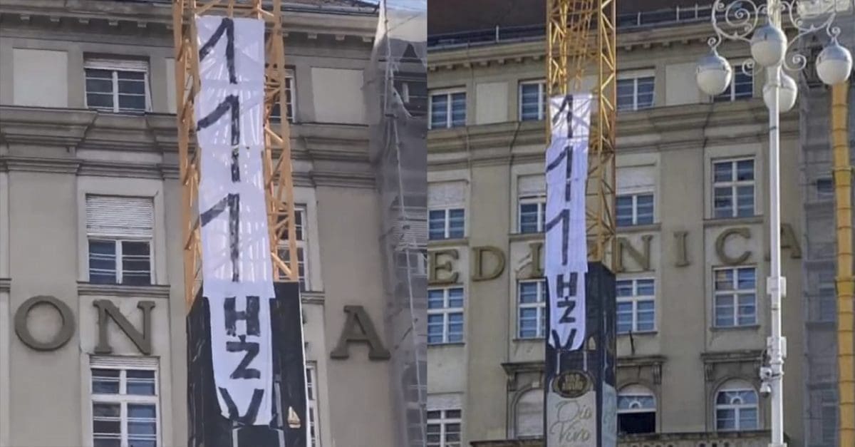 (FOTO) SLAVI SE I U ZAGREBU Na Trgu bana Jelačića izvješen veliki transparent "111 Hajduk živi vječno"