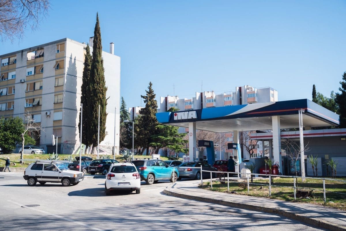 CIJENA NA SPLITSKOJ PUMPI VOZAČE OSTAVILA NEVJERICI "Pa ti toči stoju"