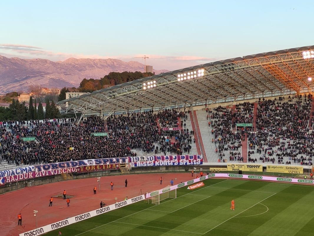 ZAGRIJAVA SE ATMOSFERA Žestoki navijači "zapalili" Poljud navijanjem