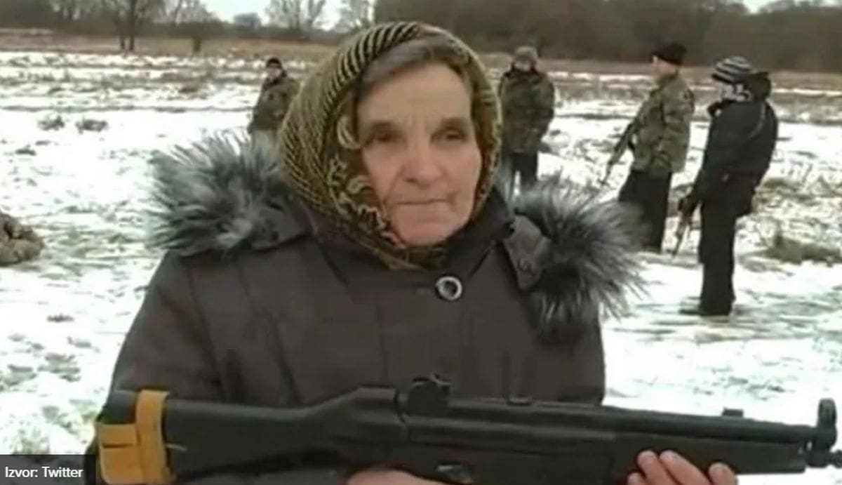 GODINE NISU BITNE Ukrajinka (68) uzela pušku u ruke i krenula u obranu svoje zemlje: 'Želim biti primjer svojoj unučadi'