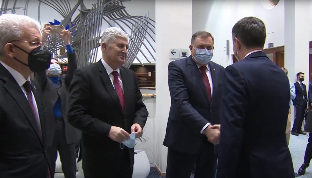 Njemački pučanin oštro čelniku bosanskih Hrvata: "Što očekujete za Hrvate u BiH kad ste tako tijesno povezani s Dodikom koji je povezan s Putinom?"